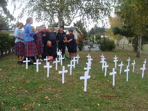 Students reading the Ode by their Field